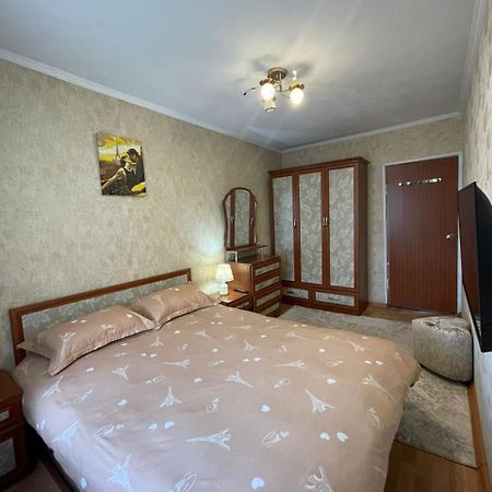 3-Х Комнатная Квартира В 5 Микр 104 Серии 4/4 Bishkek Exterior photo