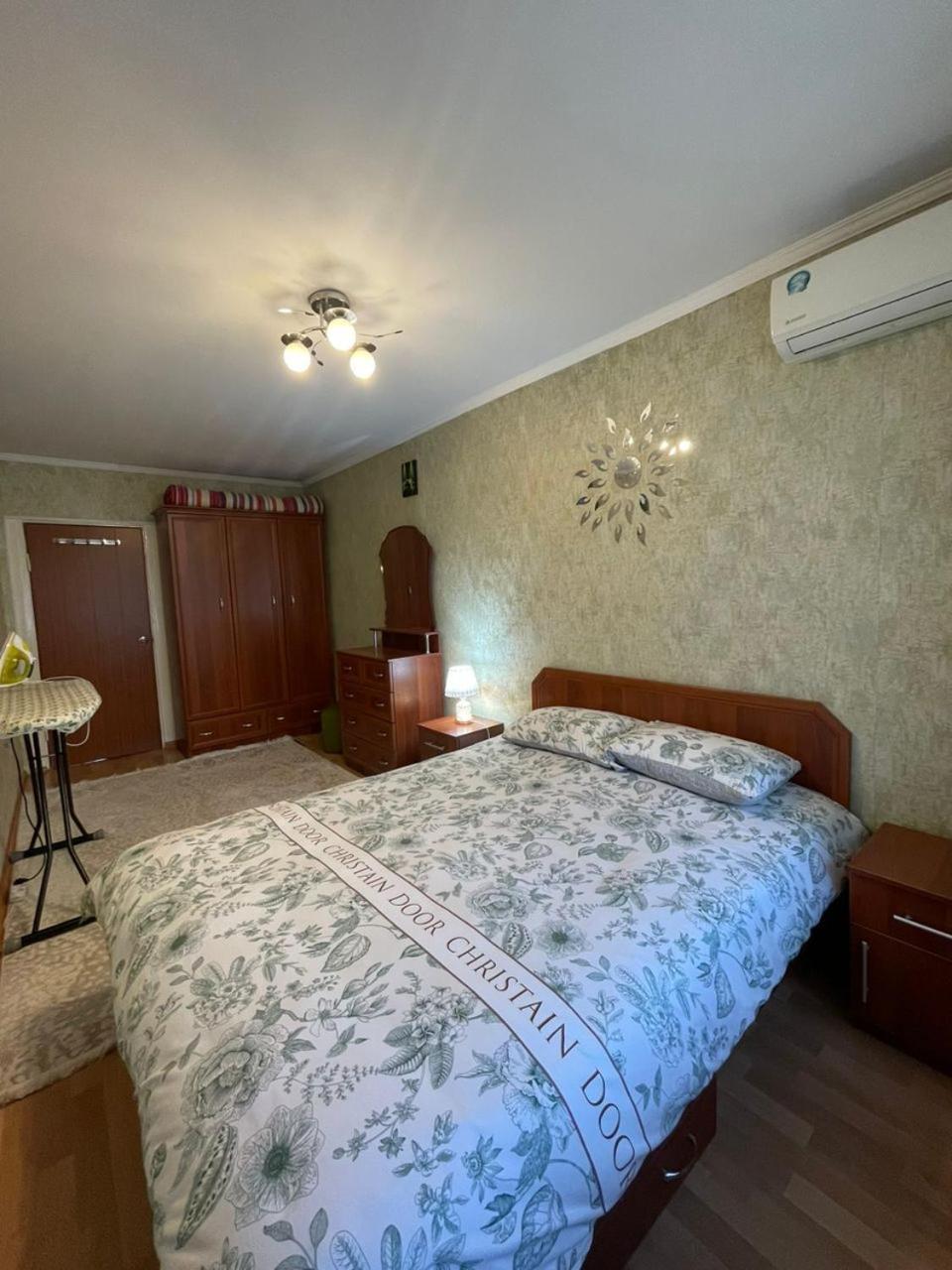 3-Х Комнатная Квартира В 5 Микр 104 Серии 4/4 Bishkek Exterior photo