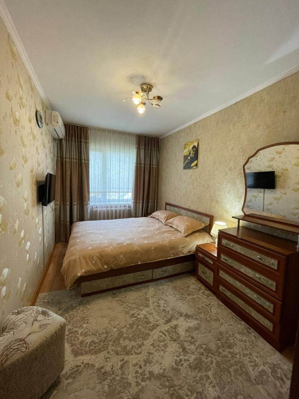 3-Х Комнатная Квартира В 5 Микр 104 Серии 4/4 Bishkek Exterior photo